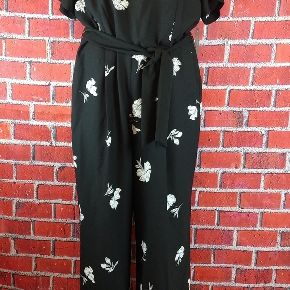 Vince Camuto Floral Jumpsuit - Picture 7 of 14